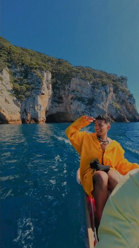 Did we just reach heaven? 🌊⛵🏝️🔥
We have arrived at the Poor Knights Island, which is a group of beautiful islands off the eas...