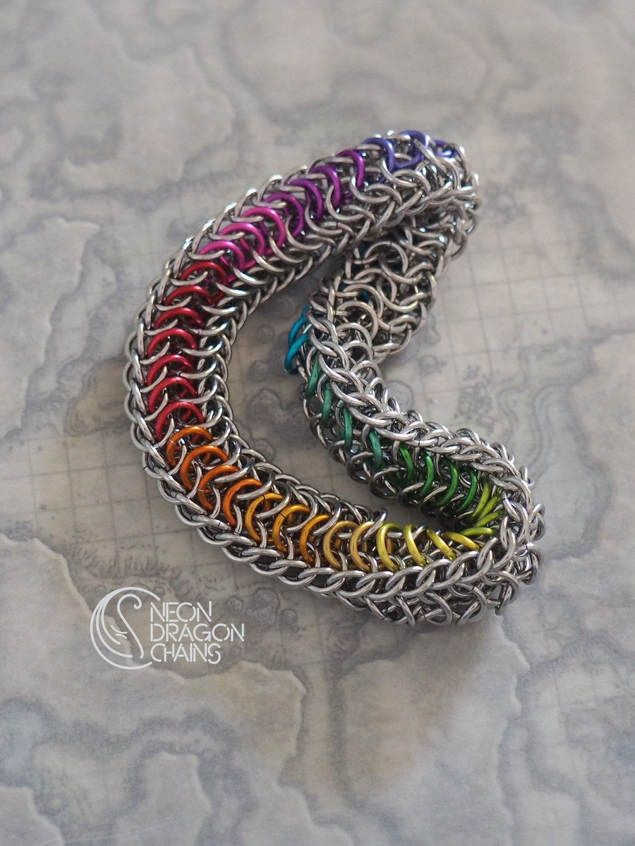 Mobius Fidget Toy / Rainbow Chrome product image (3)
