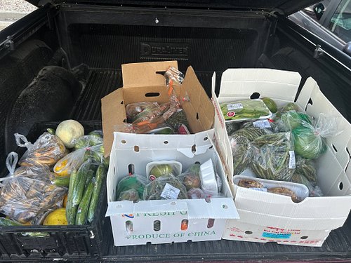 Thank you to @youngsmarket Kingsbury for donating these veggies! It was redirected to @norwestcfc by the incredible Oleg 🫛