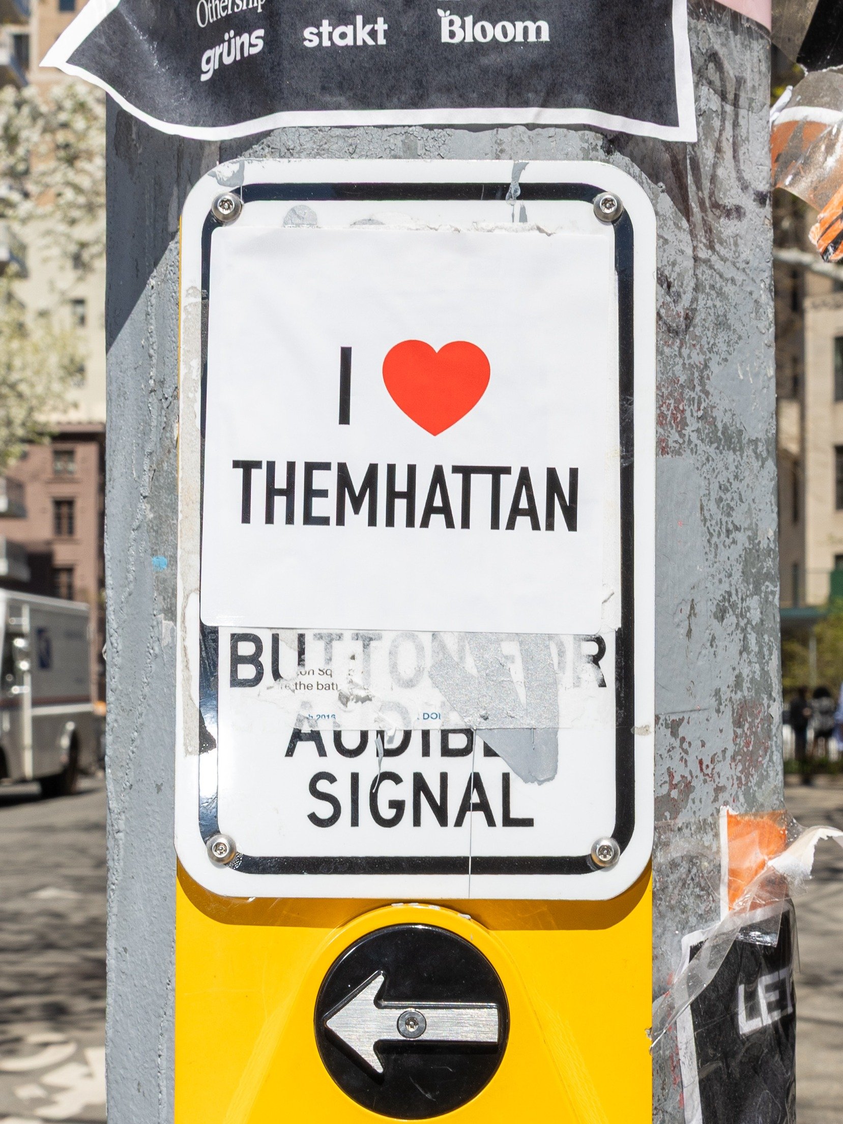 I ♥ THEMHATTAN Sticker (Square) product image (1)