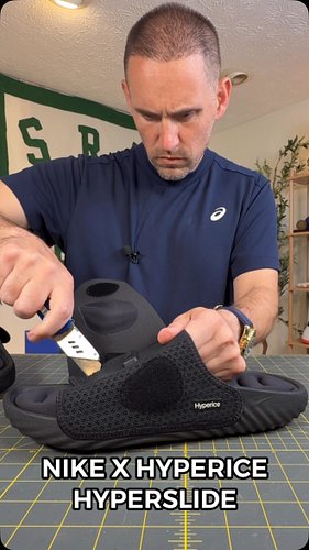 Nike X Hyperice Hyperslide teardown 

Footprint shaped zoom!

#nike #hyperice #recoveryslide #sneakers #shoes