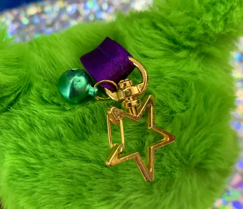 Plushy Alien Keyring product image (3)