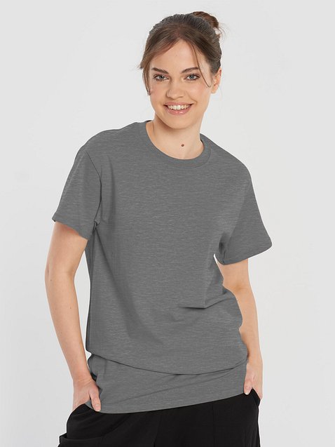 Photo showing Gildan Heavyweight T-Shirt
