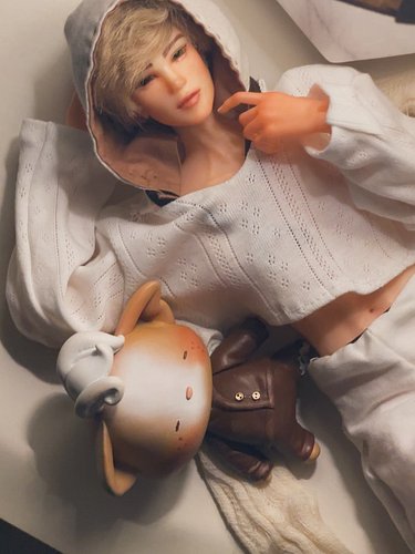 Um, Meadows new hair took 4 hours 🥲😅 it’s incredibly difficult to style, cut and curl a BJD dolls head when you have to squee...