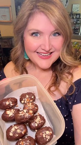 My grocery partner @krogerdfw asked me to showcase some of my favorite everyday treats and I said absolutely. 😍 I cannot stop...