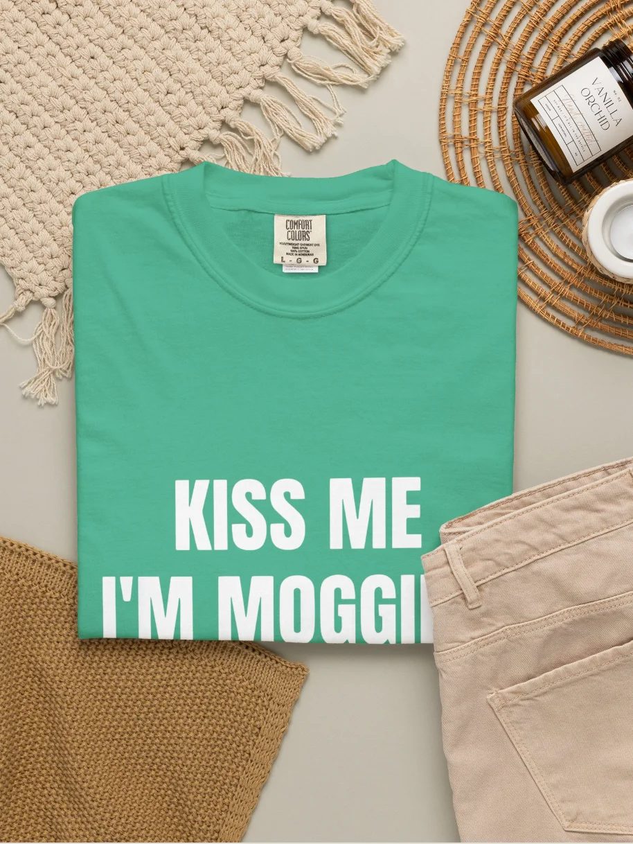 Kiss Me I'm Mogging Shirt product image (3)