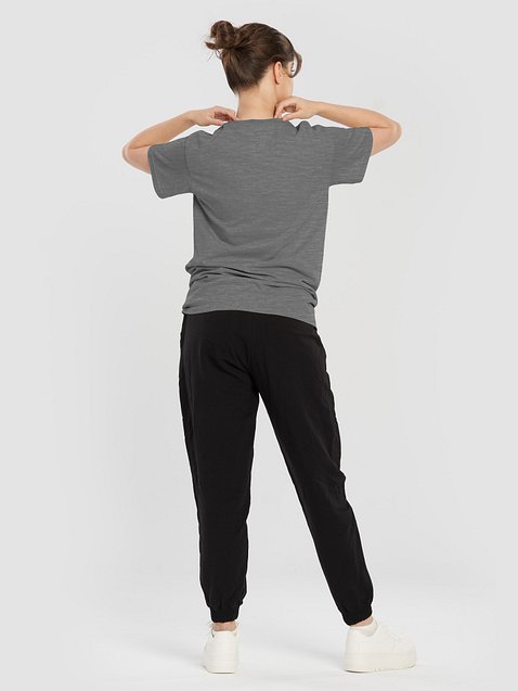 Photo showing Gildan Heavyweight T-Shirt