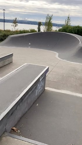 Memorial park, Nyack NY… it’s a small park but in a super dope location and a ton of hit-able features. Whadddaya think!? #sk...