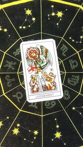 One card only 🃏
.
.
.
#tarot #tarotreader #tarotreading #tarotcards #tarotcommunity