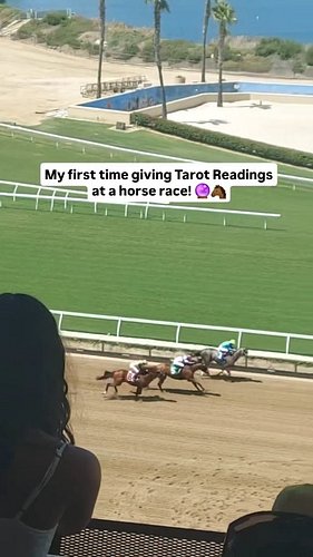 It was my first time Tarot reading at the Del Mar Racetrack and Fairgrounds on Sunday! ☀️

It was a really fun event celebrat...