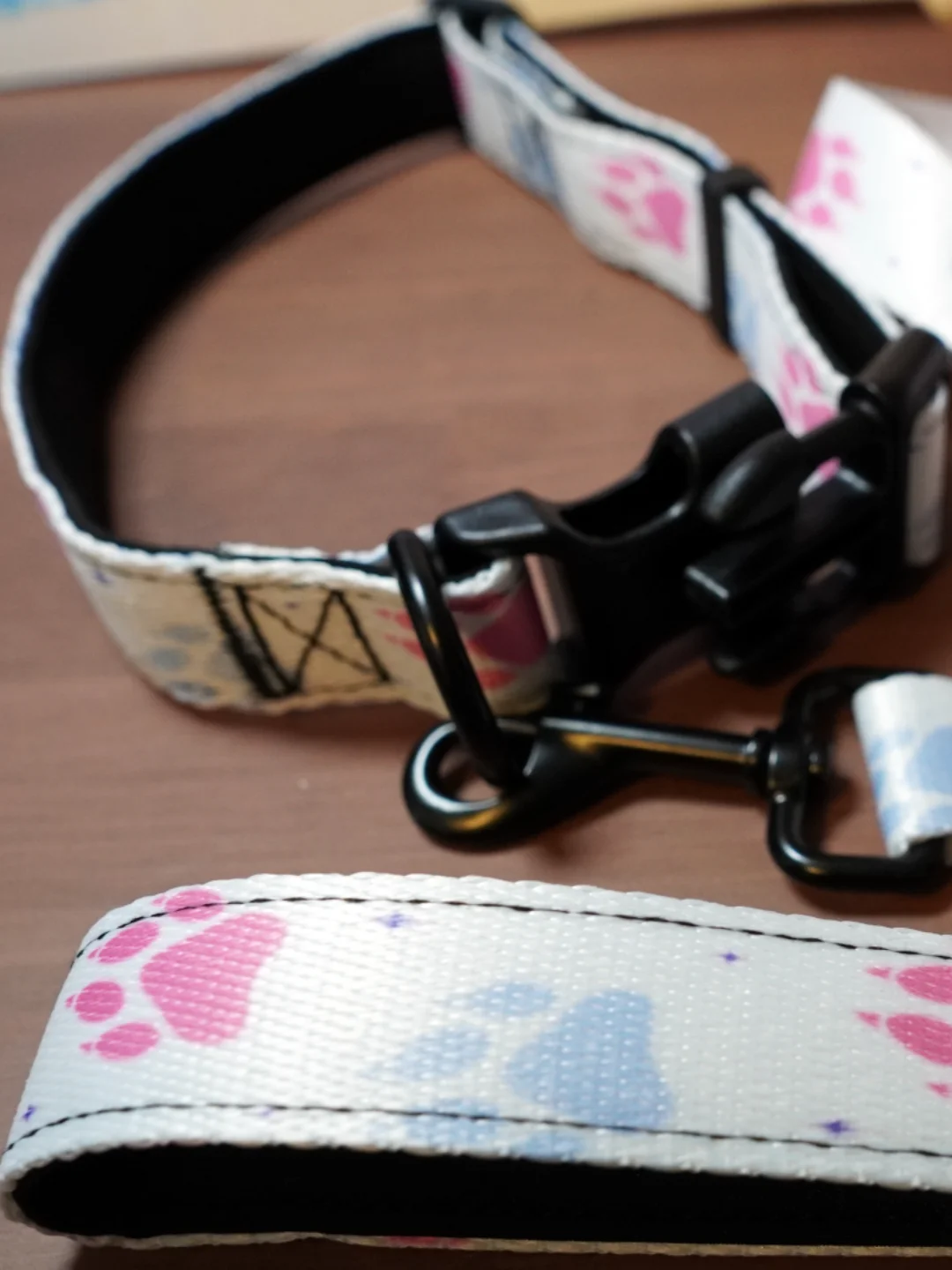 LZ Trans Wolf Paw Leash & Collar - White product image (1)