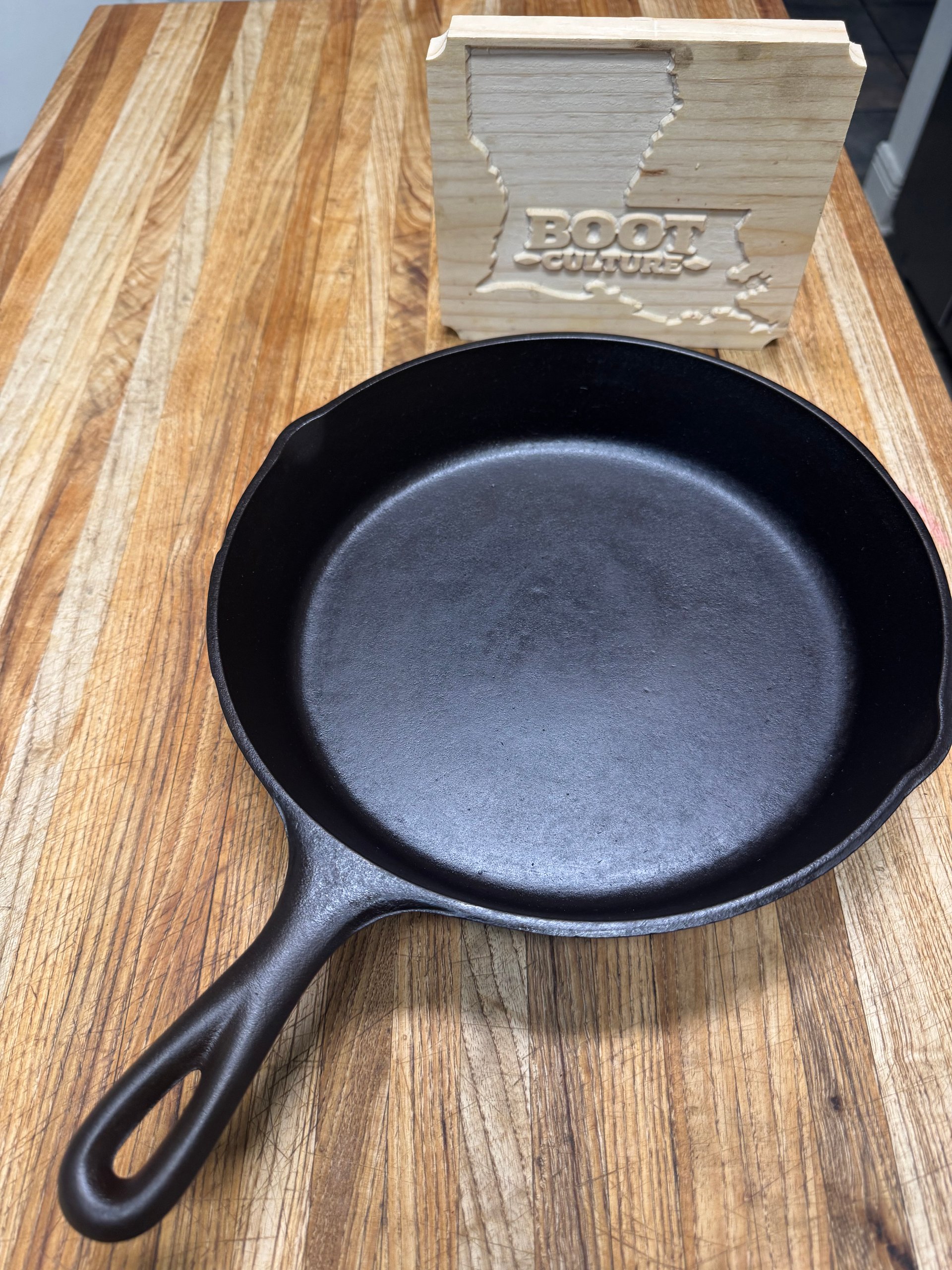 Vintage Lodge #8 Three-Notch Skillet (SK Version) (SOLD) product image (2)