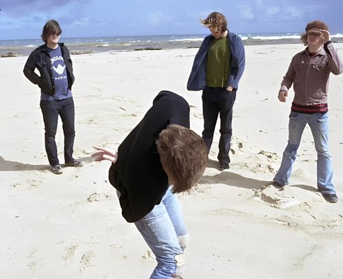 The Vines on the beach, doing some promotional photo shoots for Winning Days. Early 2004.

#thevines
#goofycraigisthebestcraig