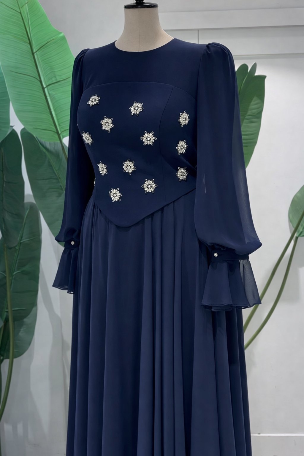 Luxury dress product image (4)