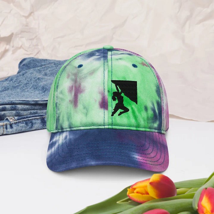 girl boiuldering, tie dye cap product image (1)