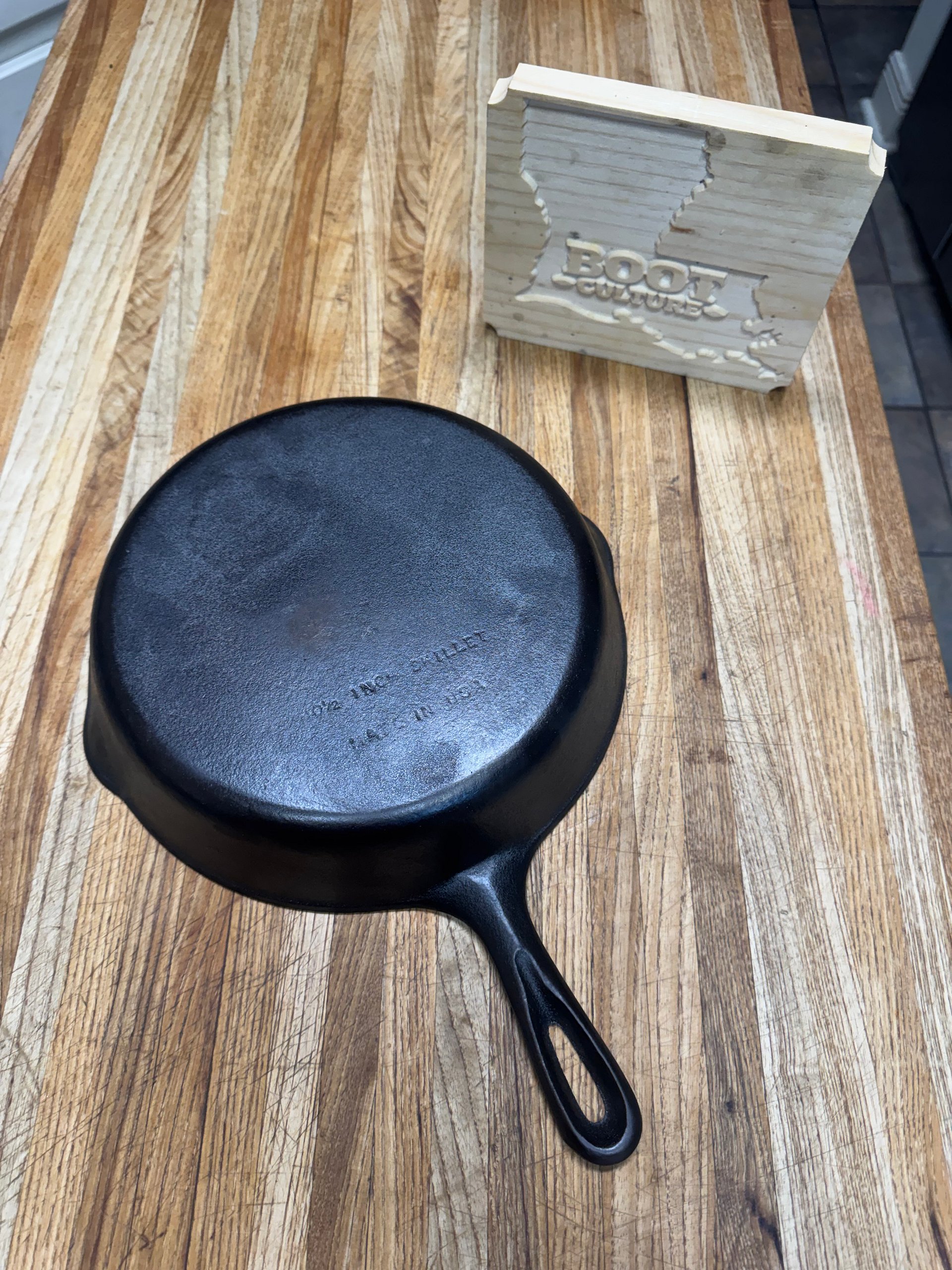 Vintage #8 Unmarked Wagner Cast Iron Skillet product image (1)