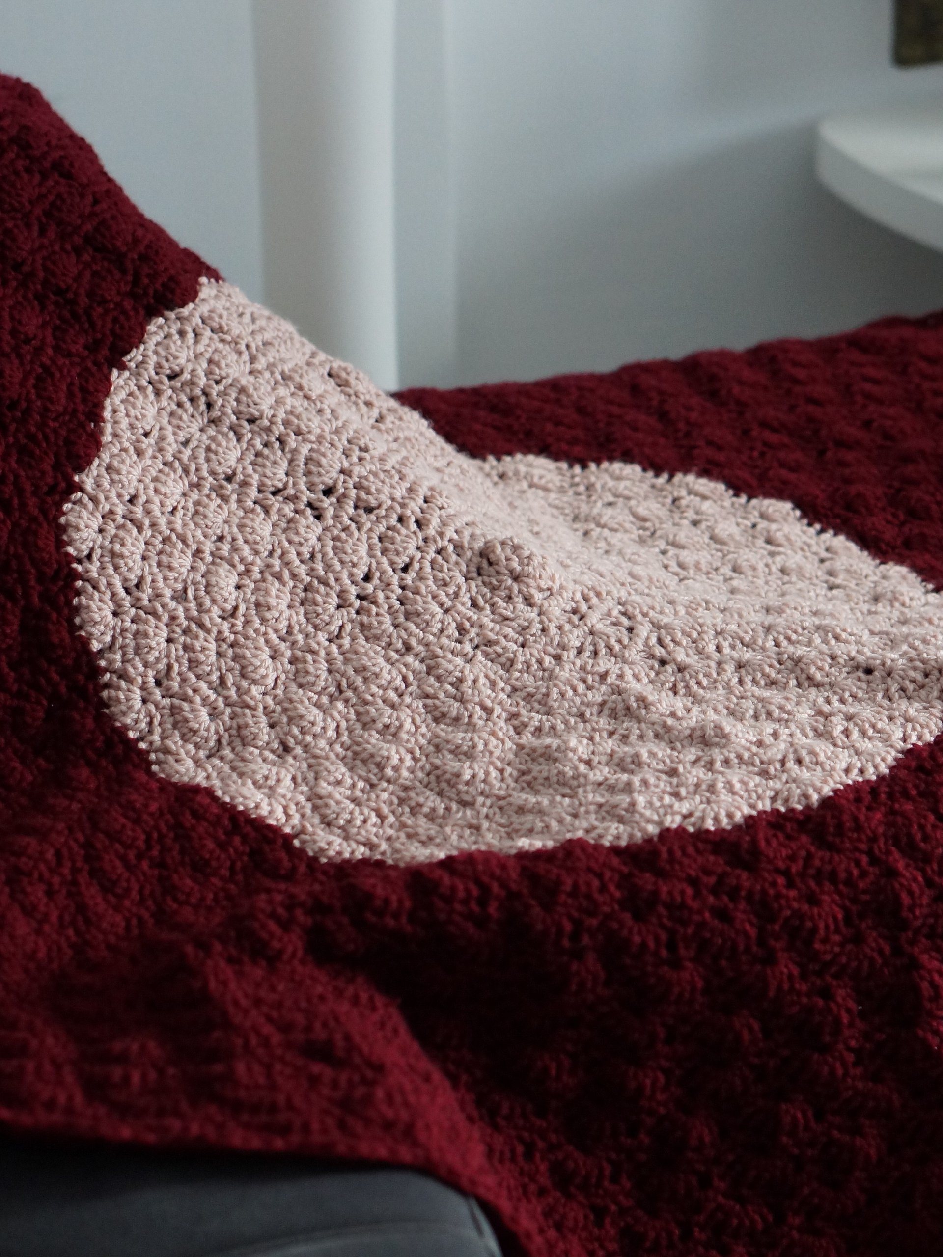 Shell stitch round blanket pdf pattern product image (1)
