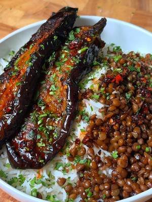 Roasted Garlic Eggplant 𝐅𝐔𝐋𝐋 𝐑𝐄𝐂𝐈𝐏𝐄 𝐎𝐍 𝐌𝐘 𝐁𝐋𝐎𝐆 𝐃𝐫𝐯𝐞𝐠𝐚𝐧𝐛𝐥𝐨𝐠 𝐝𝐨𝐭 𝐜𝐨𝐦 (𝐋𝐈𝐍𝐊 𝐈𝐍 𝐌𝐘 𝐁𝐈𝐎)  #easyrecipes #eggplant #quickrecipes #vegan  #veganrecipe 