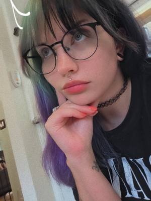 Im just here to show off my hair 💁🏼‍♀️ #splitdye #scenekid #halloweenhair #4u #fyp 