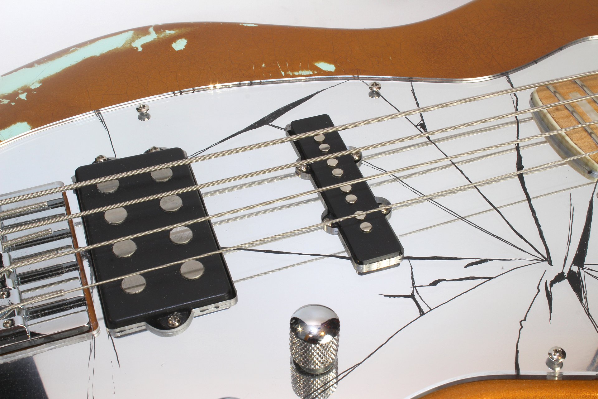 Shattered Relic Gold Top Bass – A Unique Upcycled Masterpiece product image (7)