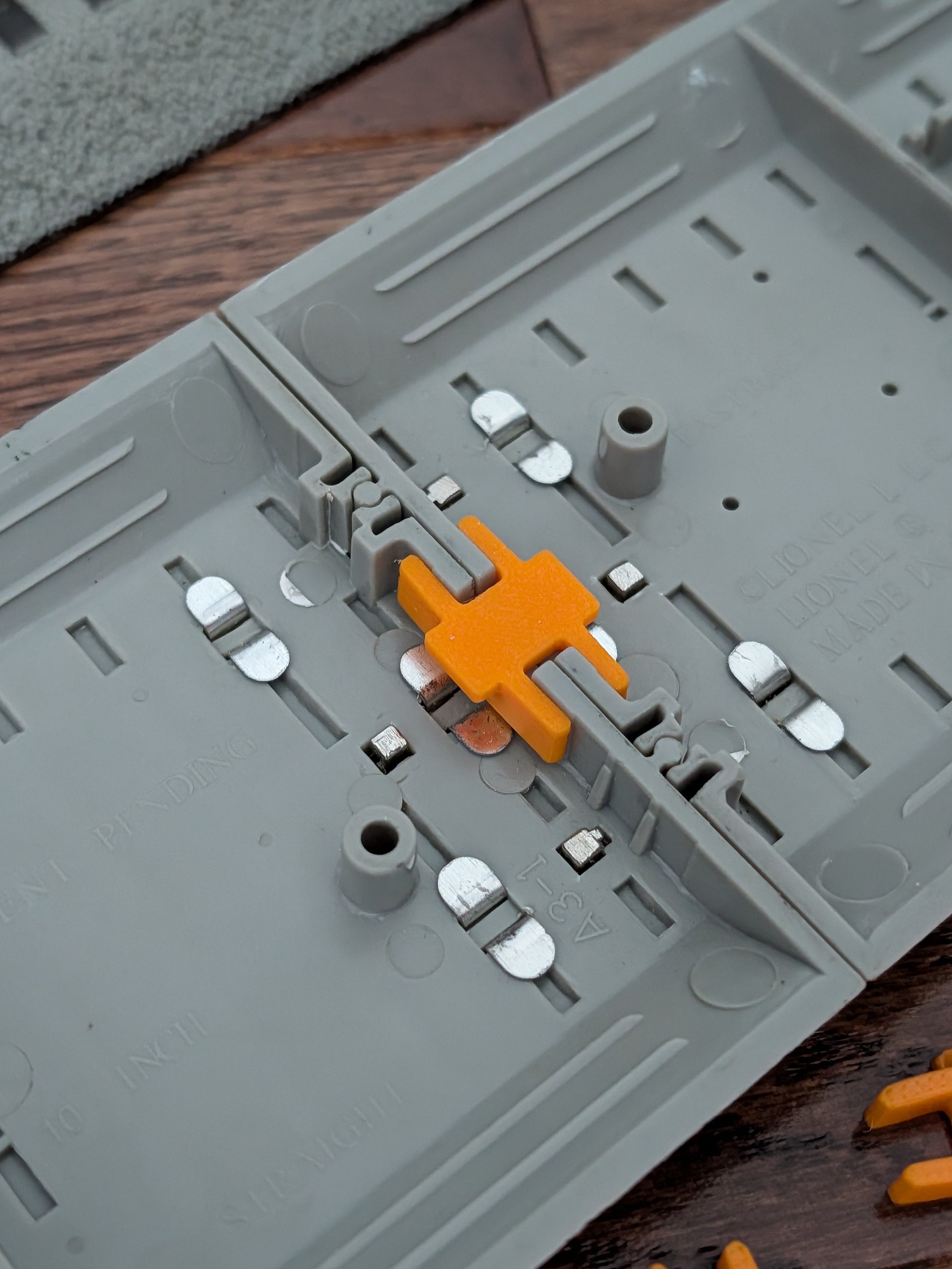 IronHold Track Clips for Lionel O Gauge FasTrack product image (1)