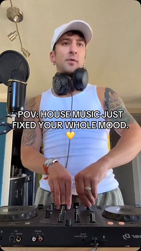House music is good for the soul. 💛

Episode 283 is complete.

Another trip through Cooltown.

Out later today. 📻
.
.
.
.
#Pr...