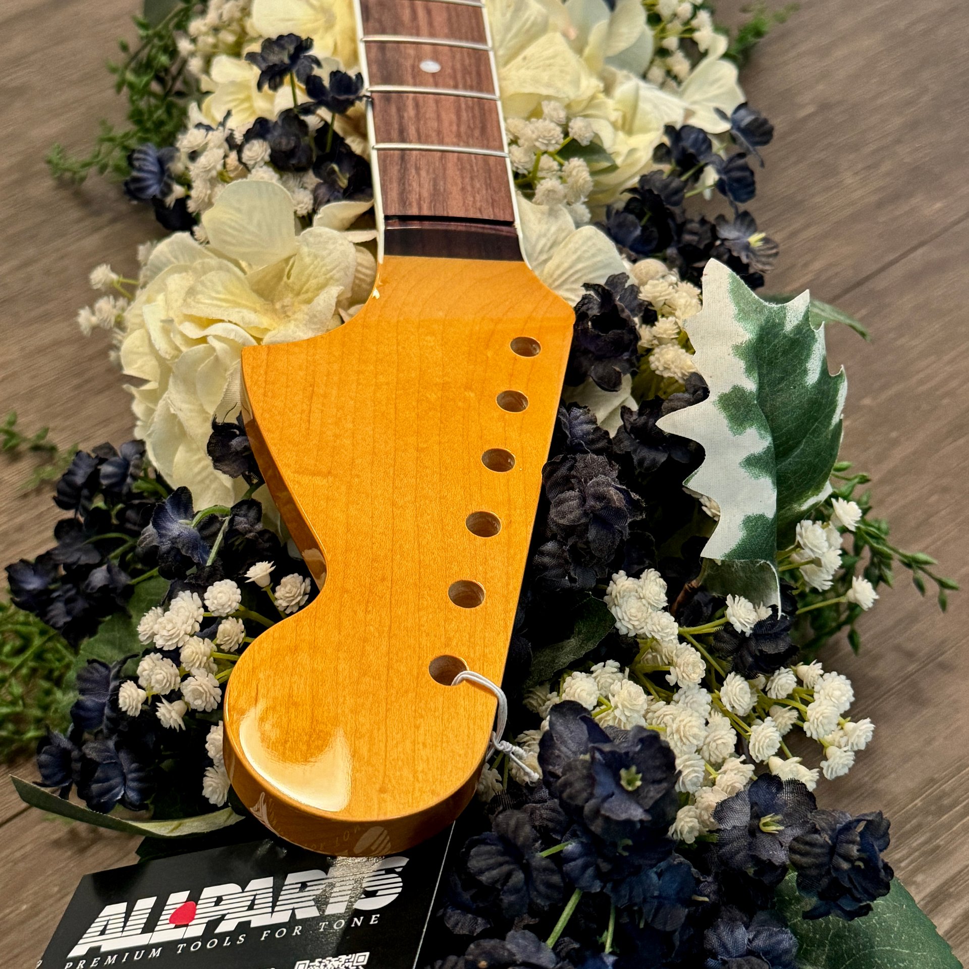 Allparts JGRO-B Fender Licensed Jaguar Neck - fully finished in Nitrocellulose Lacquer product image (4)
