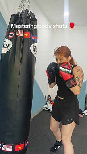 Mastering body shots 🥊 

#bodyshot