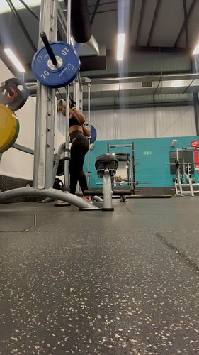 Leg day: because somebody’s gotta carry all this fabulousness around! 😂😂😂😂

#leg #legworkout #puregym #squats #splitsquats #b...
