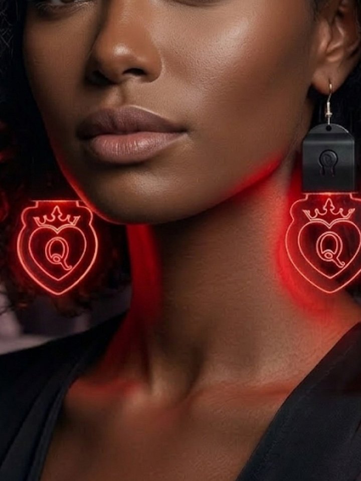 QoH Queen of Hearts LED Earrings product image (2)