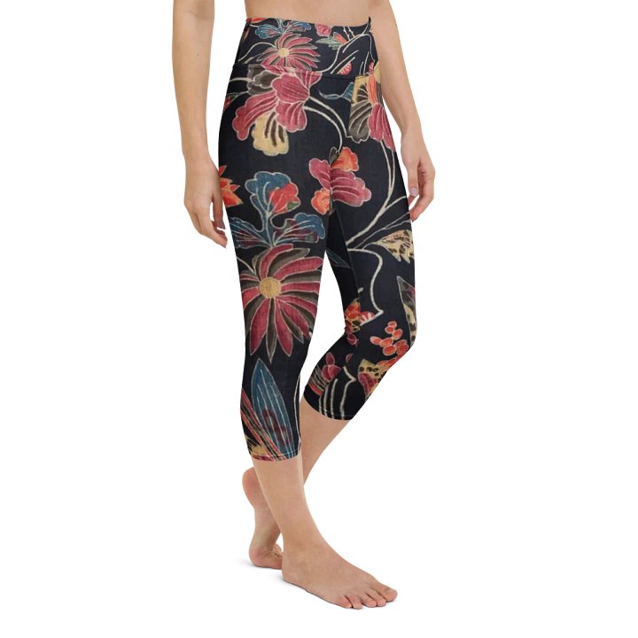 Red Flowers Capri Leggings product image (2)