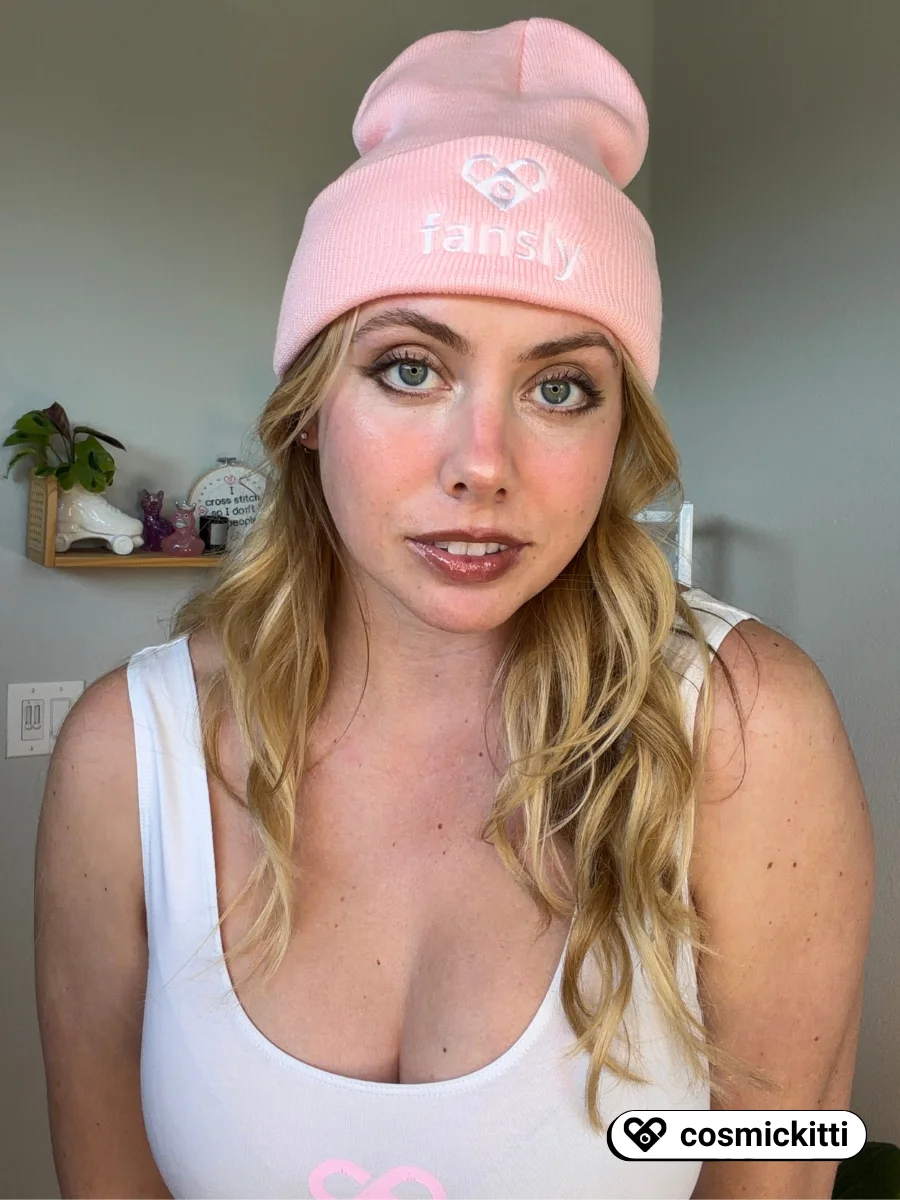 Beanie product image (1)