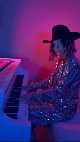 Everyone is talking about Kanye’s Silver Night, but here is the real Piano player for Tender May. Listen now!

#silvernight