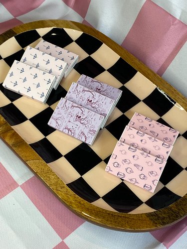 Wanted to show off some of our matchboxes! So far we have Savannah themed, florals, and classic Rider-Waite tarot cards 🕯️💗

...