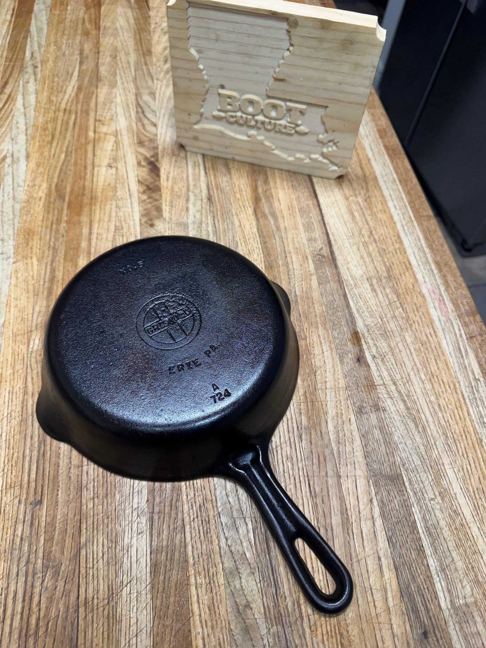 Vintage Griswold SBL #5 Cast Iron Skillet (Grooved Handle) product image (1)