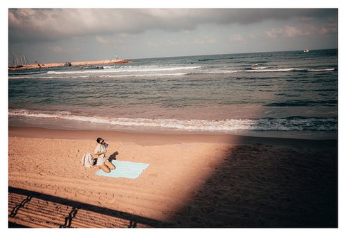 As long as the sun is there 📸 
#ricohgriv #streetphotography_color