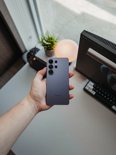 Four weeks after launch with the S26 Ultra — now I’m rocking Cobalt Violet btw 💜 (Sky Blue is still my favourite)

Also found...