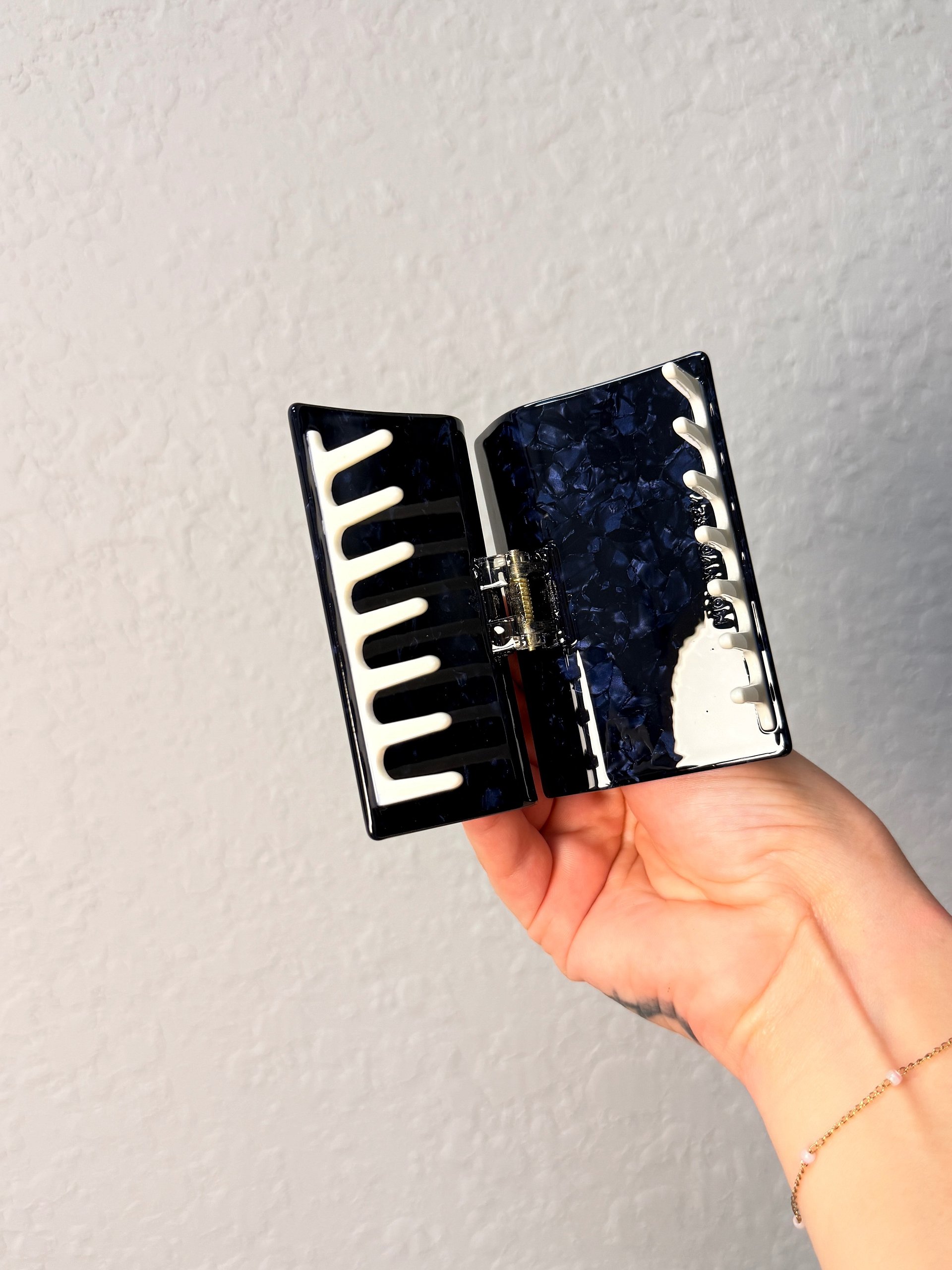 Death Note Hair Claw product image (4)