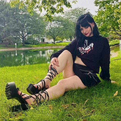 New face. Same chaos.
Our newest model serving the bloody rabbit fit 🩸