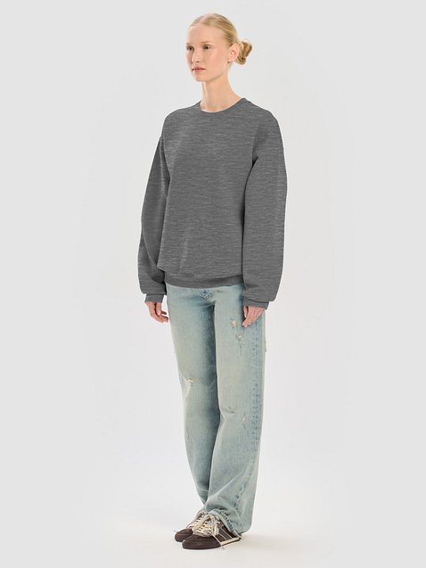 Photo showing Gildan Classic Crewneck Sweatshirt