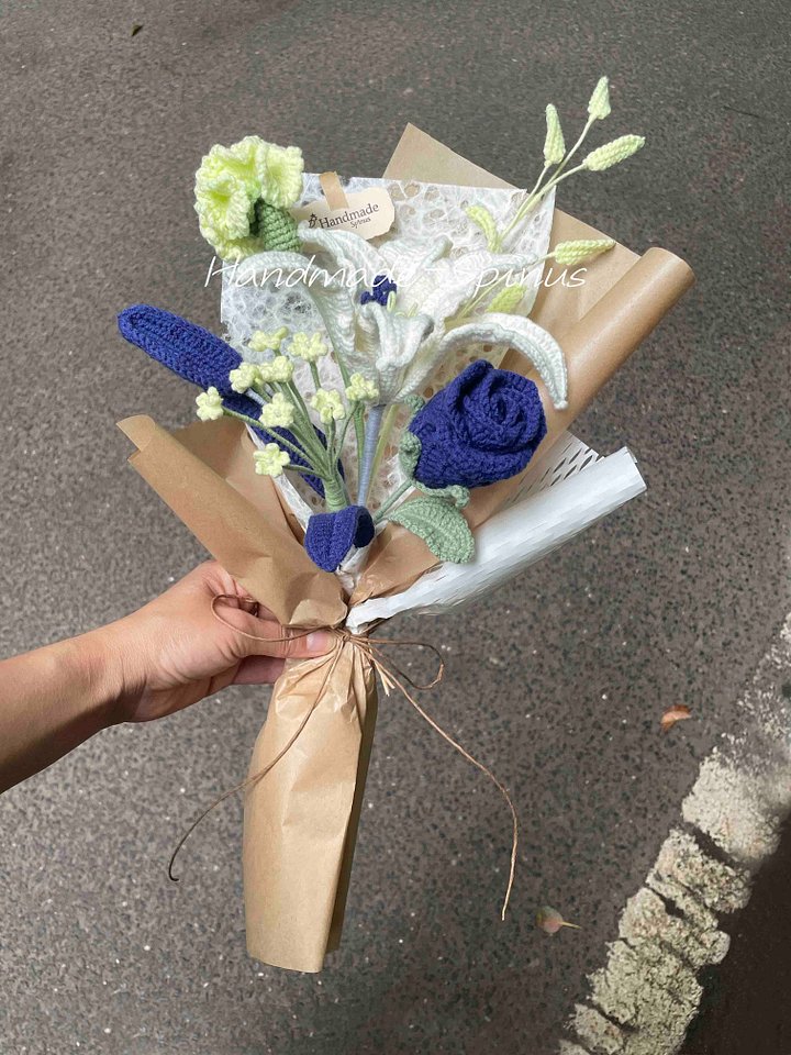 Rose Serenade Crochet Knit Bouquet product image (2)