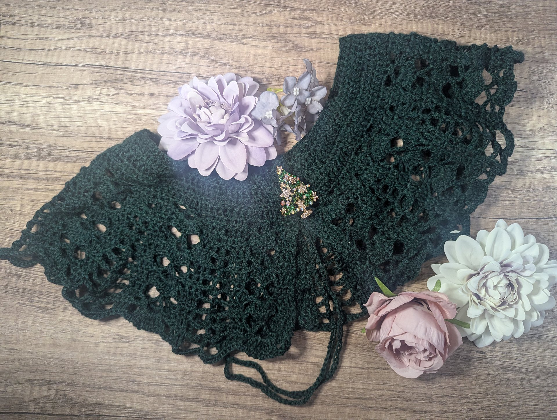 Lace Collar - Green w/Tree Pin product image (1)