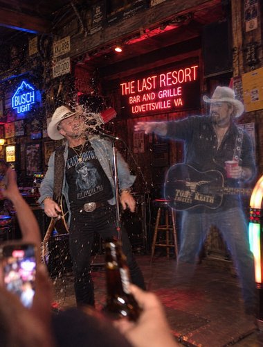🚨HAPPENING NOW🚨 Byron Juul wouldn’t stop his 3 hour rendition of Luke Bryan’s new (s)hit single “Fish Hunt Golf Drink,” so we...