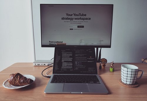 Nunca fui de las instagramers de diseño con el escritorio fancy… ¿eso me hace menos diseñadora? 😂

Y como hoy, *por casualida...