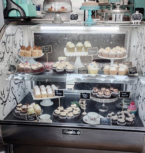 If you haven't been in to check out the new look in the dessert case maybe today is that day! Open 10-3 today and tomorrow! #...