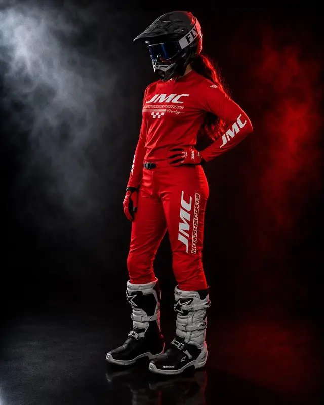 @KenzieFife.24 #girlswhoride #motocross #photoshoot 