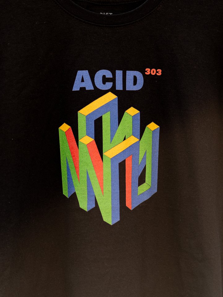 Acid 64 Synthesizer Shirt - Analog Waveshape Techno Tee product image (2)