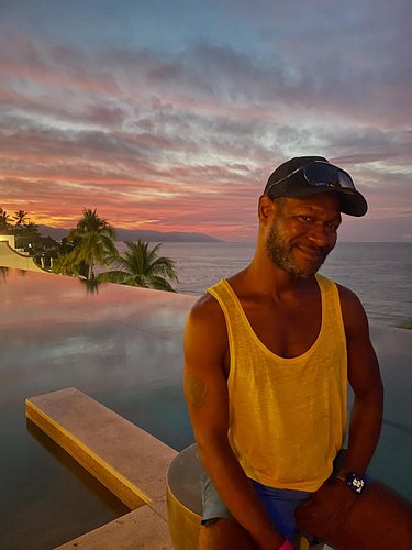 Sunday Funday, Puerto Vallarta edition 😎🌴✨

PV on a Sunday just hits different.

Sun on my skin.
Music in the streets.
Good e...