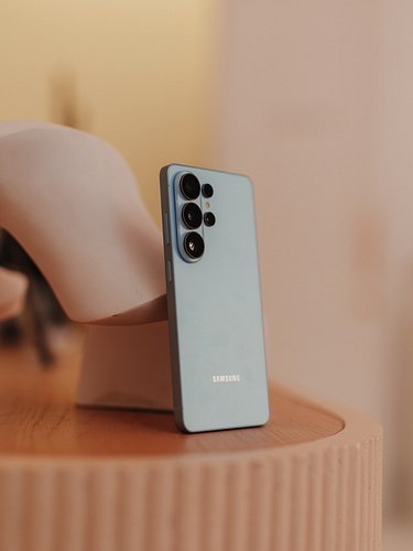 Samsung Galaxy S26 Ultra hands-on 🩵😍
✅ f/1.4 Wide Camera
✅ 60W Super Fast Charging
✅ Snapdragon 8 Elite Gen 5
✅ Privacy Scree...