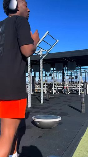 Goblet squats on a BOSU ball with a kettlebell aren’t about max weight they’re about control and stability.
Holding the kettl...